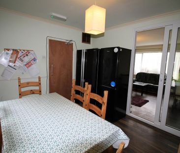 6 bedroom detached house to rent - Photo 3