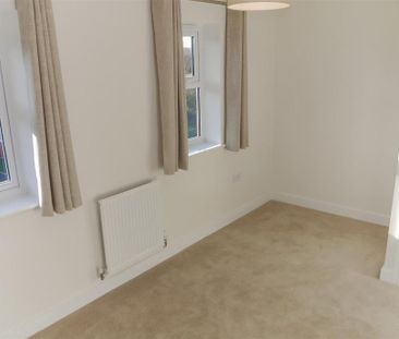 2 bedroom semi-detached house to rent - Photo 6