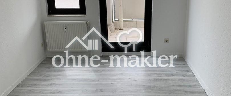 Modernisierte 4-Zimmer im 2.OG mit EBK + PKW Einstellplatz - Photo 1