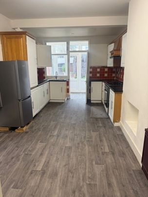 4 Bed Terraced House, Newham, E6 - Photo 1