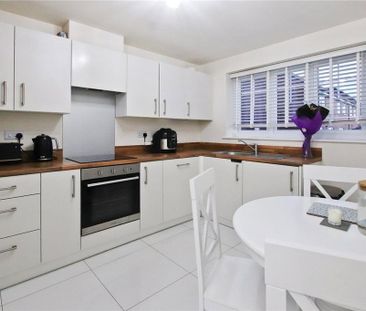 2 bedroom semi-detached house to rent - Photo 6