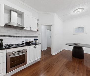 Flexible living with two-bedroom option in prime Elsternwick pocket - Photo 6