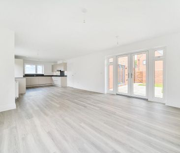 4 bedroom detached house to rent - Photo 2