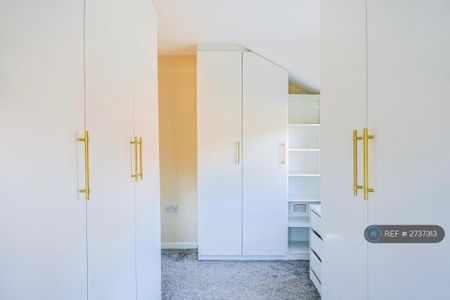 2 bedroom semi-detached house to rent - Photo 4