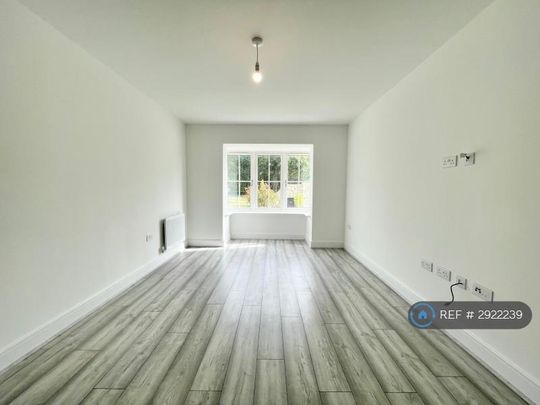 4 bedroom detached house to rent - Photo 1