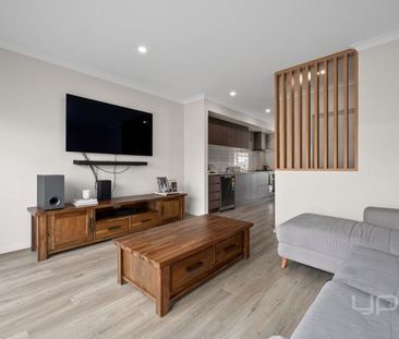 MODERN AND STYLISH TOWNHOUSE TWO BEDROOMS - Photo 2