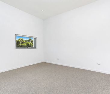 Architecturally-designed luxury apartment with a peaceful, leafy ou... - Photo 6