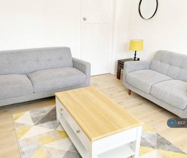 2 bedroom semi-detached house to rent - Photo 5