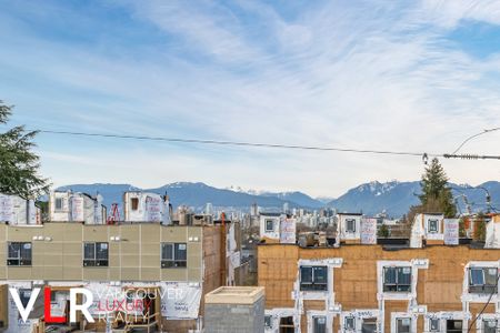 Townhouse in Vancouver West Side, BC - Photo 4