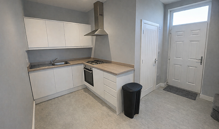 Stunning 3 bedroom student property - Photo 5