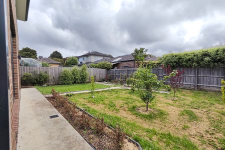 5 Russell Street, Nunawading. - Photo 4