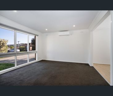 8/8 Ballater Avenue, Newtown, Vic 3220 - Photo 2
