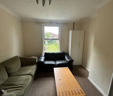 5 Bed Terraced House, Eden Grove, BS7 - Photo 1