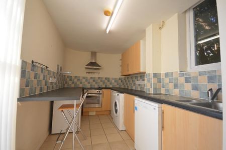 2 bedroom apartment to rent - Photo 4