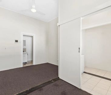 8/2 Hawthorne Street, Woolloongabba QLD 4102 - Photo 1