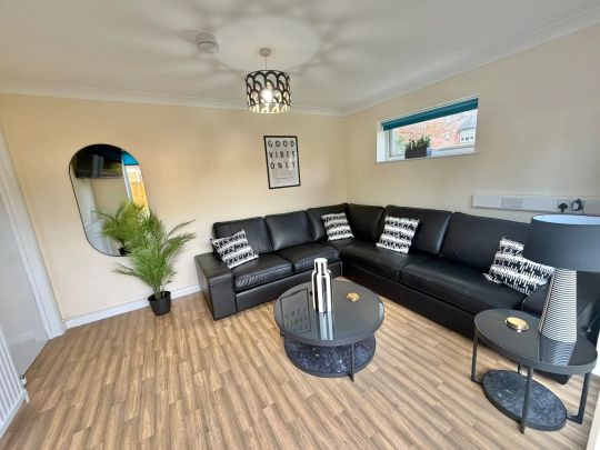College Road Ramsgate Kent CT11 7AA - Photo 1
