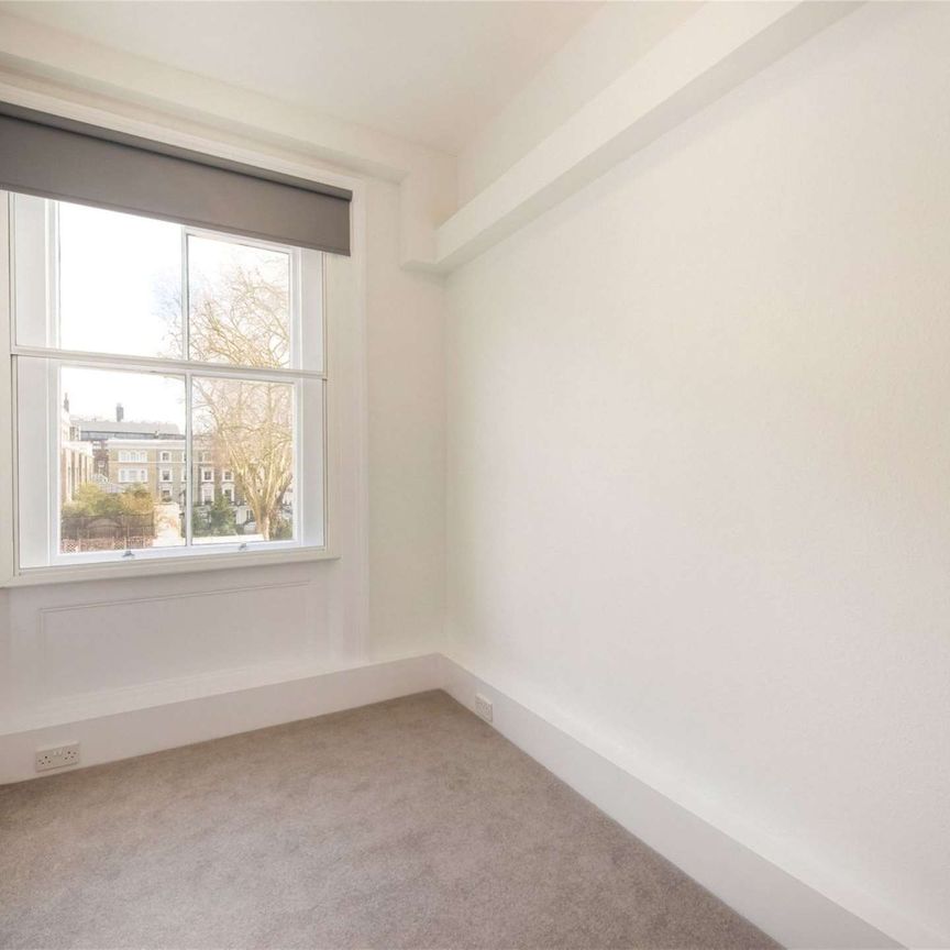 A spacious, furnished one bedroom apartment on one of South Kensington's most desirable addresses. - Photo 1