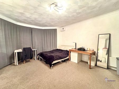 4 bedroom flat to rent - Photo 4