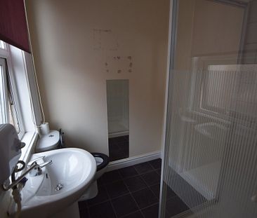 To Let 1 Bed Flat - Photo 5