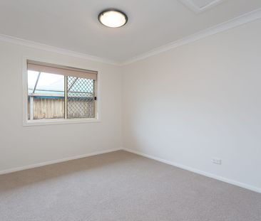 Spacious Family home backing onto Parkland - Photo 4