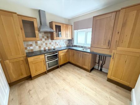 2 bedroom semi-detached bungalow to rent - Photo 5