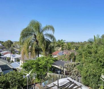 Delightful renovated home - Photo 1