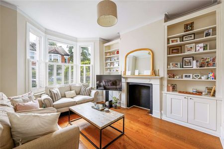 A beautiful four bedroom family home has been finished to a very high standard throughout. - Photo 3