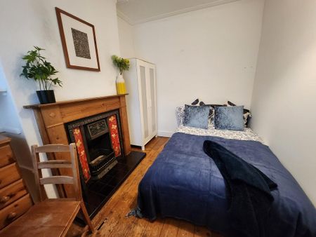 4 bedroom terraced house to rent - Photo 5