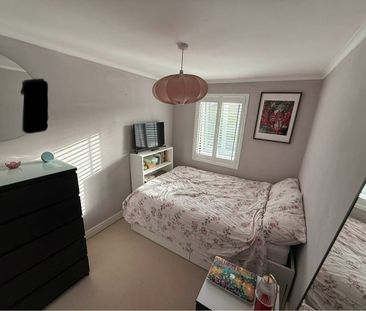 Room in a Shared House, Wimborne Close, SE12 - Photo 4