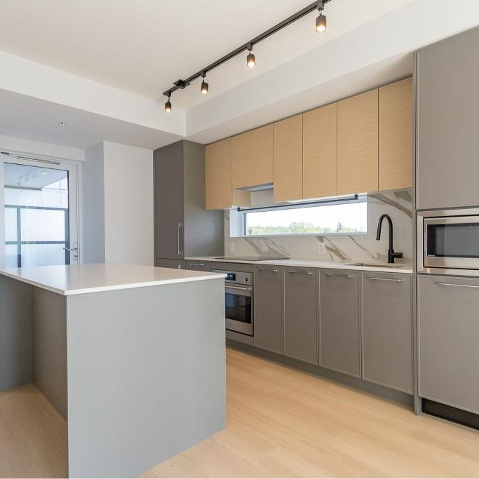 810-13725 George Junction, Surrey - Photo 1