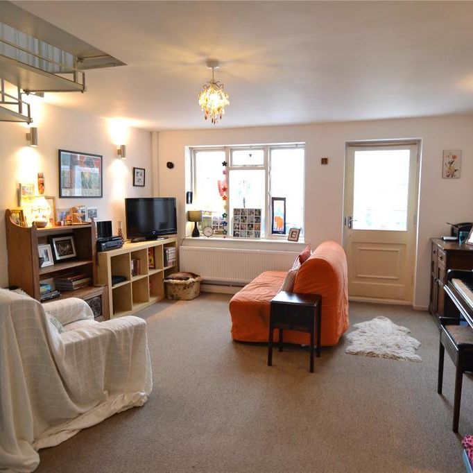 2 bedroom terraced house to rent - Photo 1