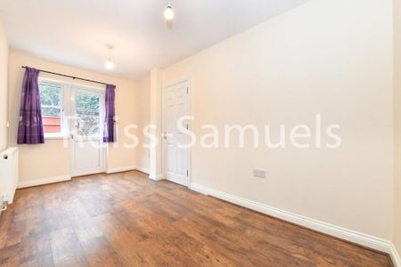 6 bedroom semi-detached house to rent - Photo 3