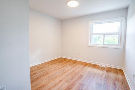 For Lease - 122 Purpledusk Trail, Toronto, Ontario - Photo 3