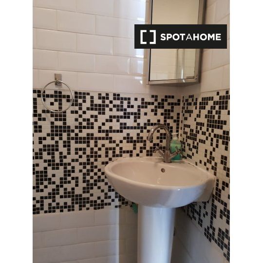 Studio apartment for rent in Dublin - Photo 1