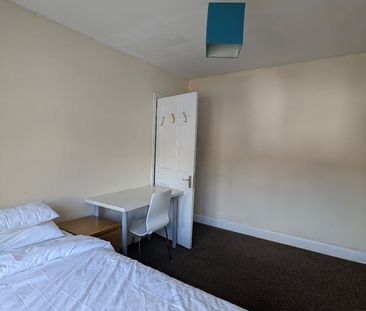 Room in a Shared House, Elmside Road, HA9 - Photo 4