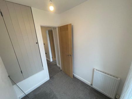 3 bedroom semi-detached house to rent - Photo 4