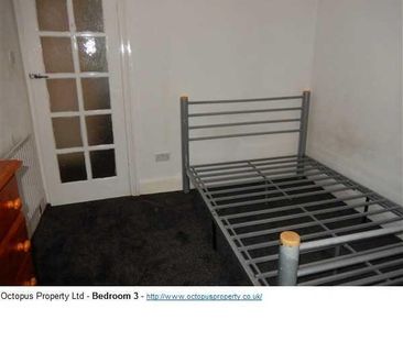 3 bedroom flat to rent - Photo 4