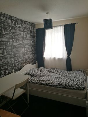 Room in a Shared House, Servia Drive, LS7 - Photo 1
