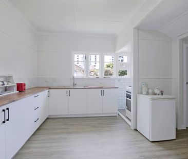 31 Sparkes Street, Chermside QLD 4032 - House For Rent | Domain - Photo 2