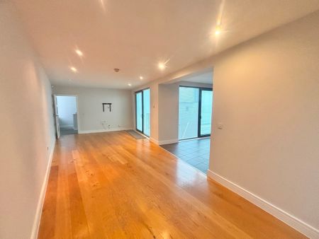 Castle View, Clyne Castle, Blackpill, Swansea - Photo 4