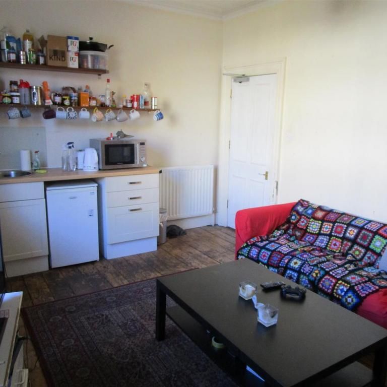 6 bedroom terraced house to rent - Photo 1