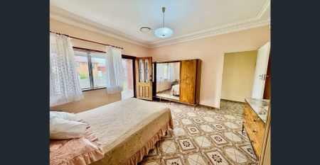 BEAUTIFUL DOUBLE BRICK ITALIAN STYLE HOME + SLEEP-OUT - Photo 5