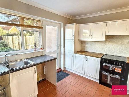 3 bedroom semi-detached house to rent - Photo 3