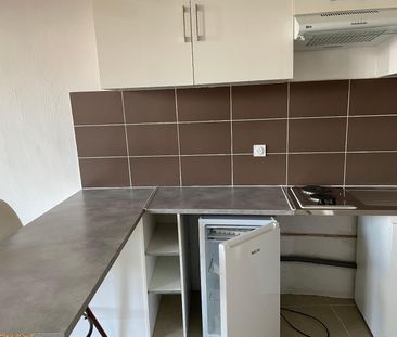 Location Appartement 1 pièce 26m² DRAGUIGNAN 83300 - Photo 4