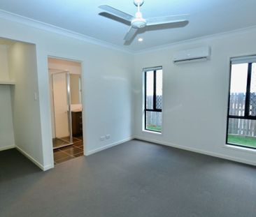 Modern Four Bedroom Springfield Lakes Family Home - Photo 4