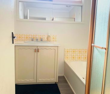 6-Month Stay - Fully furnished - Just Steps from Rosebud Beach! - Photo 3
