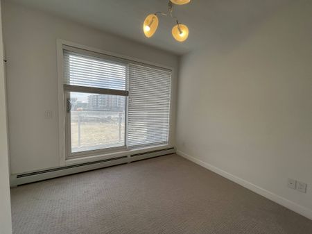 2 Level 2 Bed Gorgeous Condo For Rent In Univesrity District/Two Undgr. Parking - Photo 5