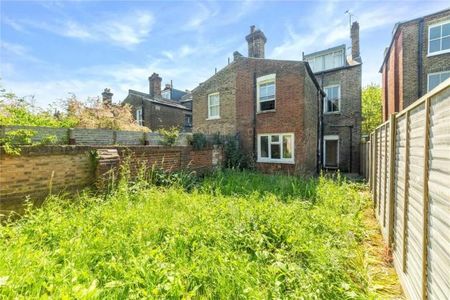 Spacious 3 bedroom garden property located new Archway tube station - Photo 4