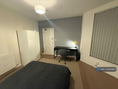 1 bedroom in a house share to rent - Photo 2