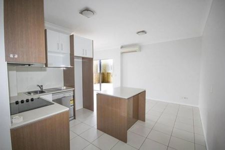 2/189 Cavendish Road, 4151, Coorparoo Qld - Photo 3